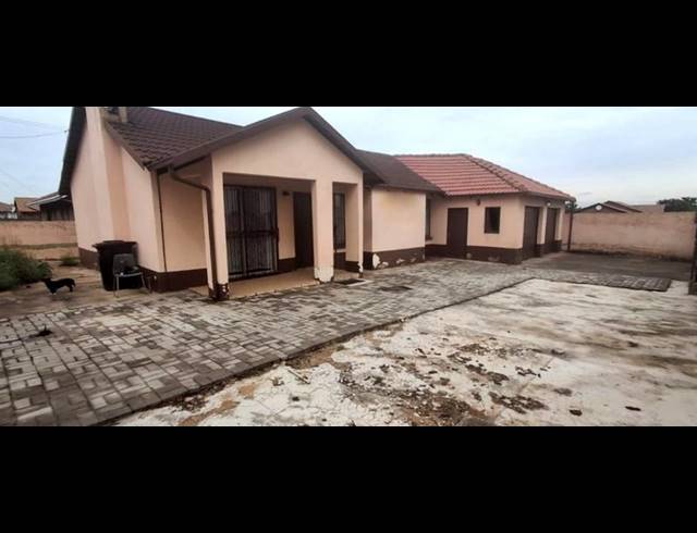 3 BEDROOM HOUSE FOR SALE IN SPRUIT VIEW